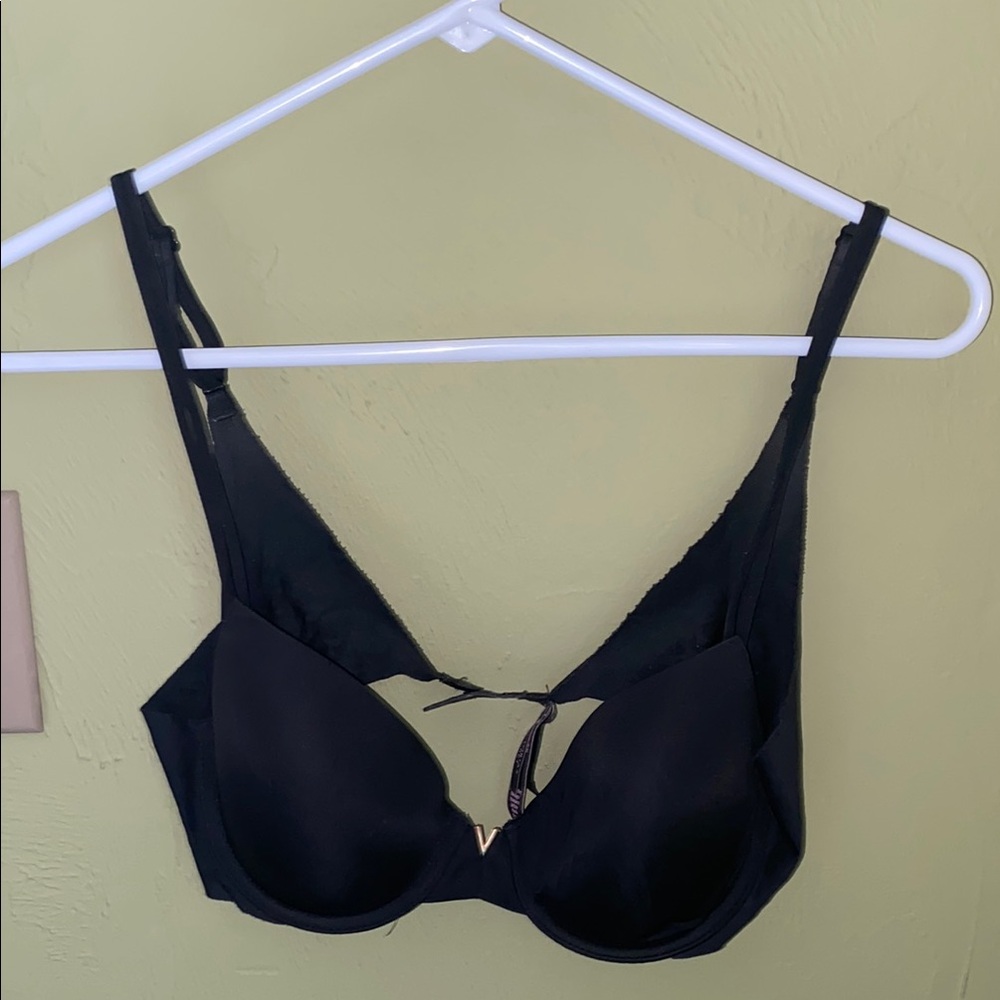 Victoria’s Secret Elegant Black Underwire Bra